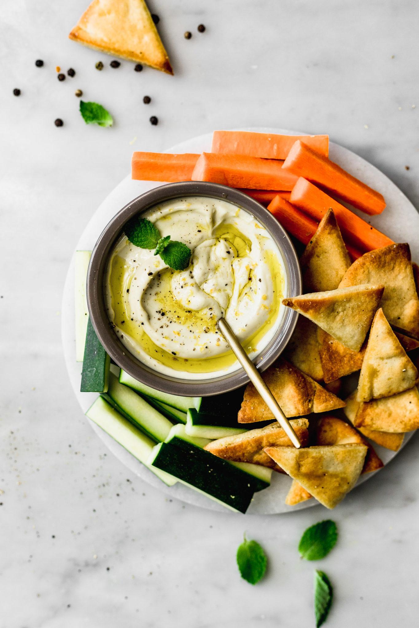 Dip de yogurt y tahini Cravings Journal