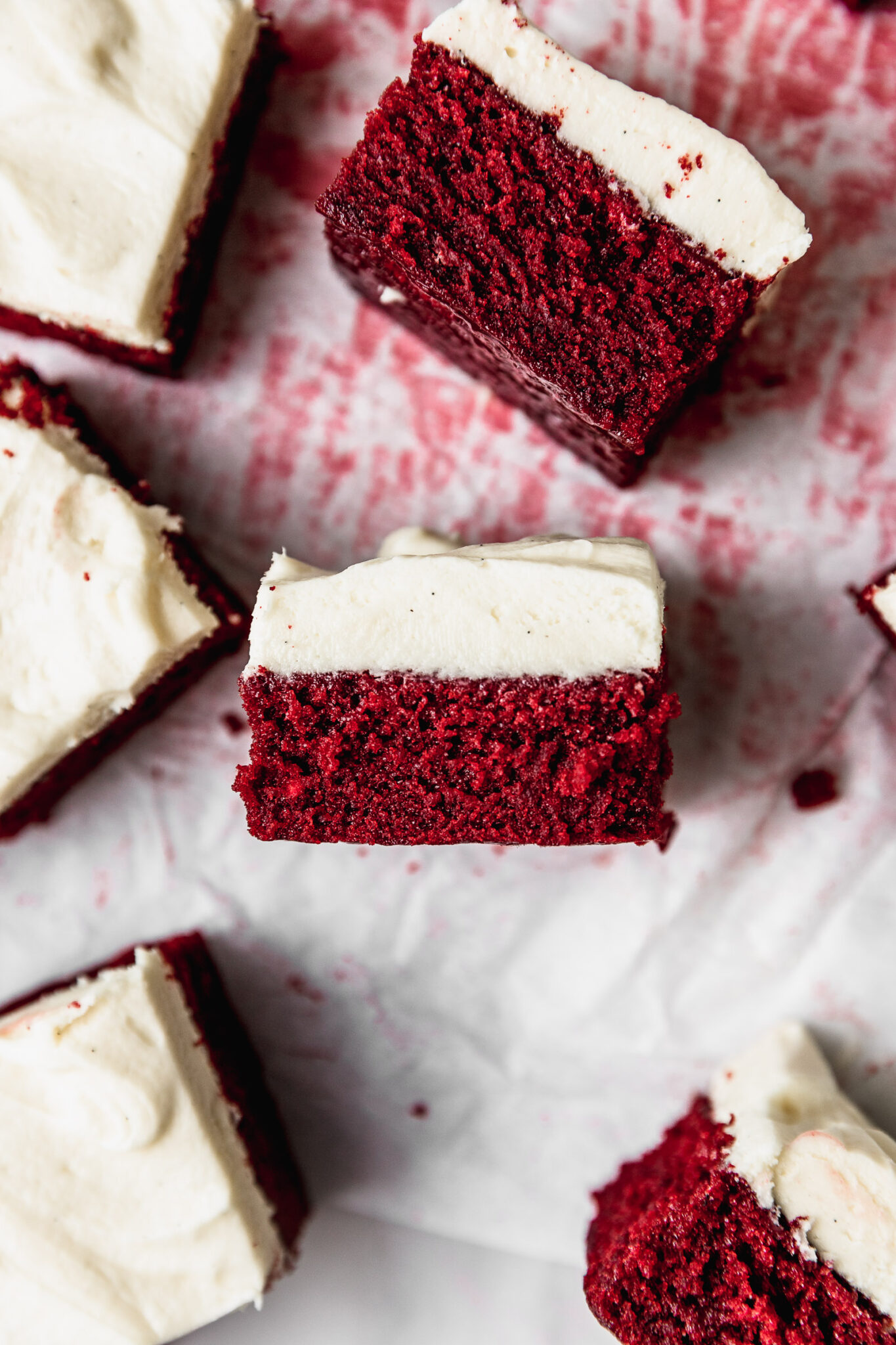 Sheet Cake de Red Velvet con frosting de queso crema Cravings Journal