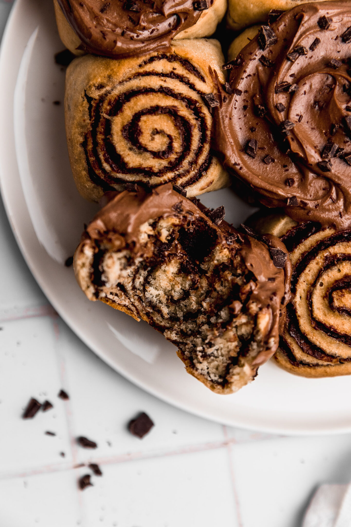 Cinnamon rolls de chocolate con frosting de queso crema Cravings Journal