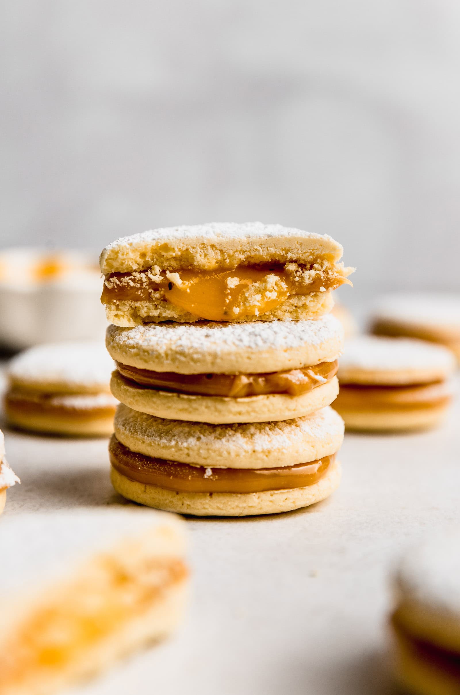 Alfajores de maracuyá (de maicena)
