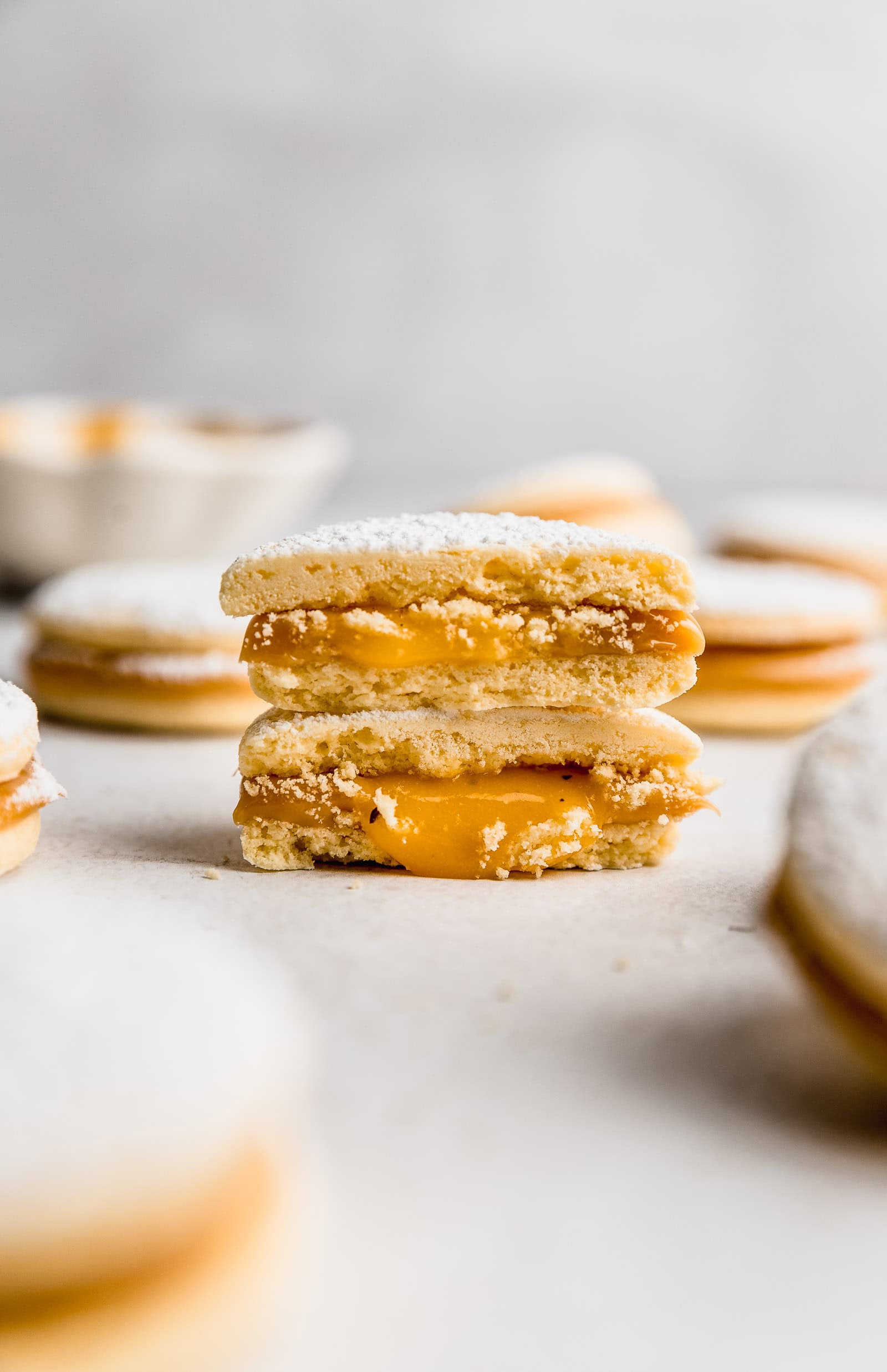 Alfajores de maracuyá (de maicena)