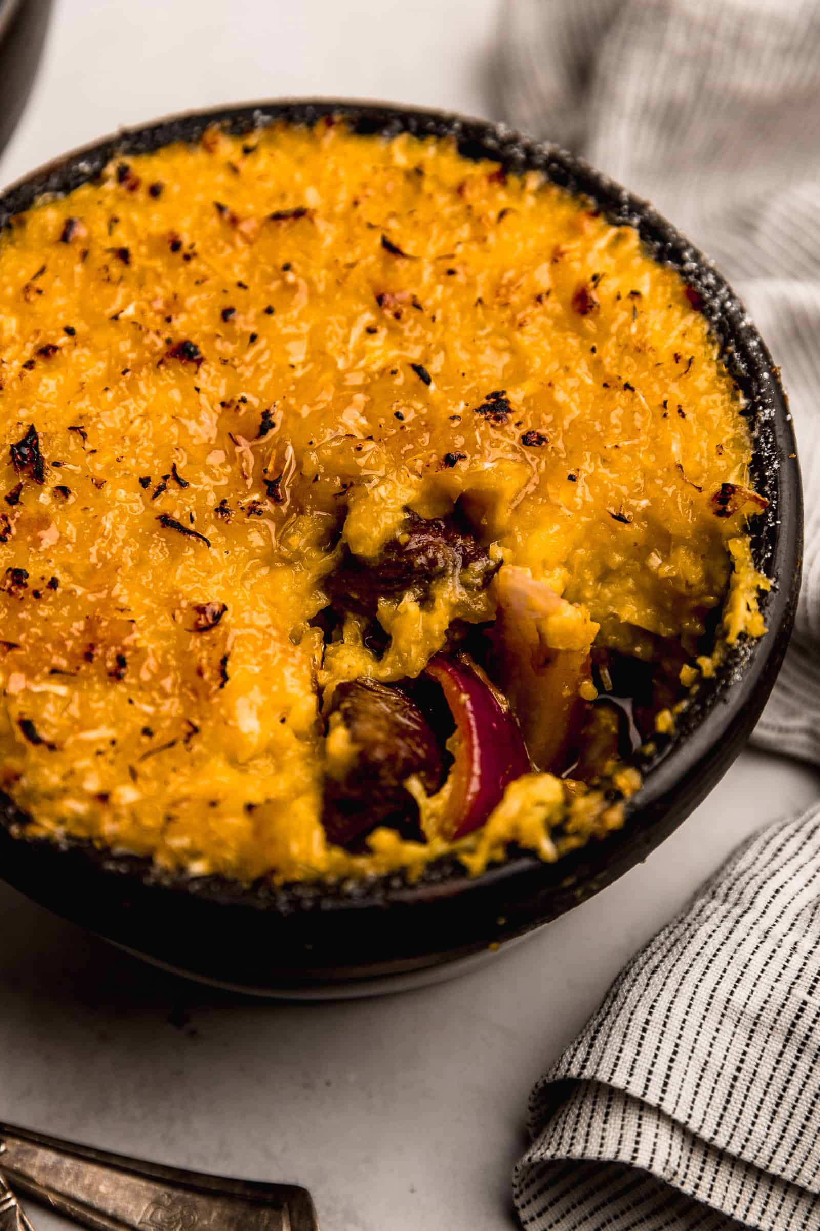 Pastel de choclo con lomo saltado