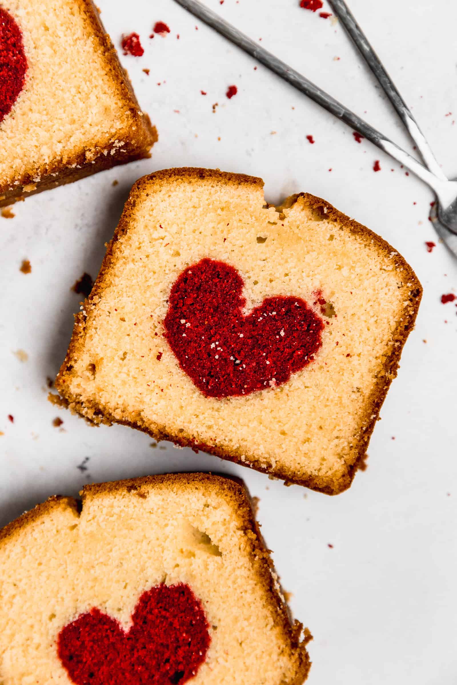 Queque con corazón al centro (centro sorpresa)