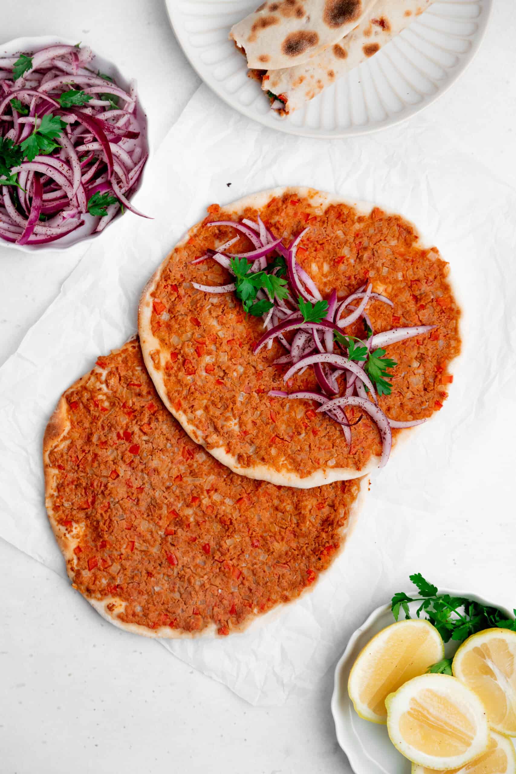 Lahmacun o lemeyun (pizza turca de carne)