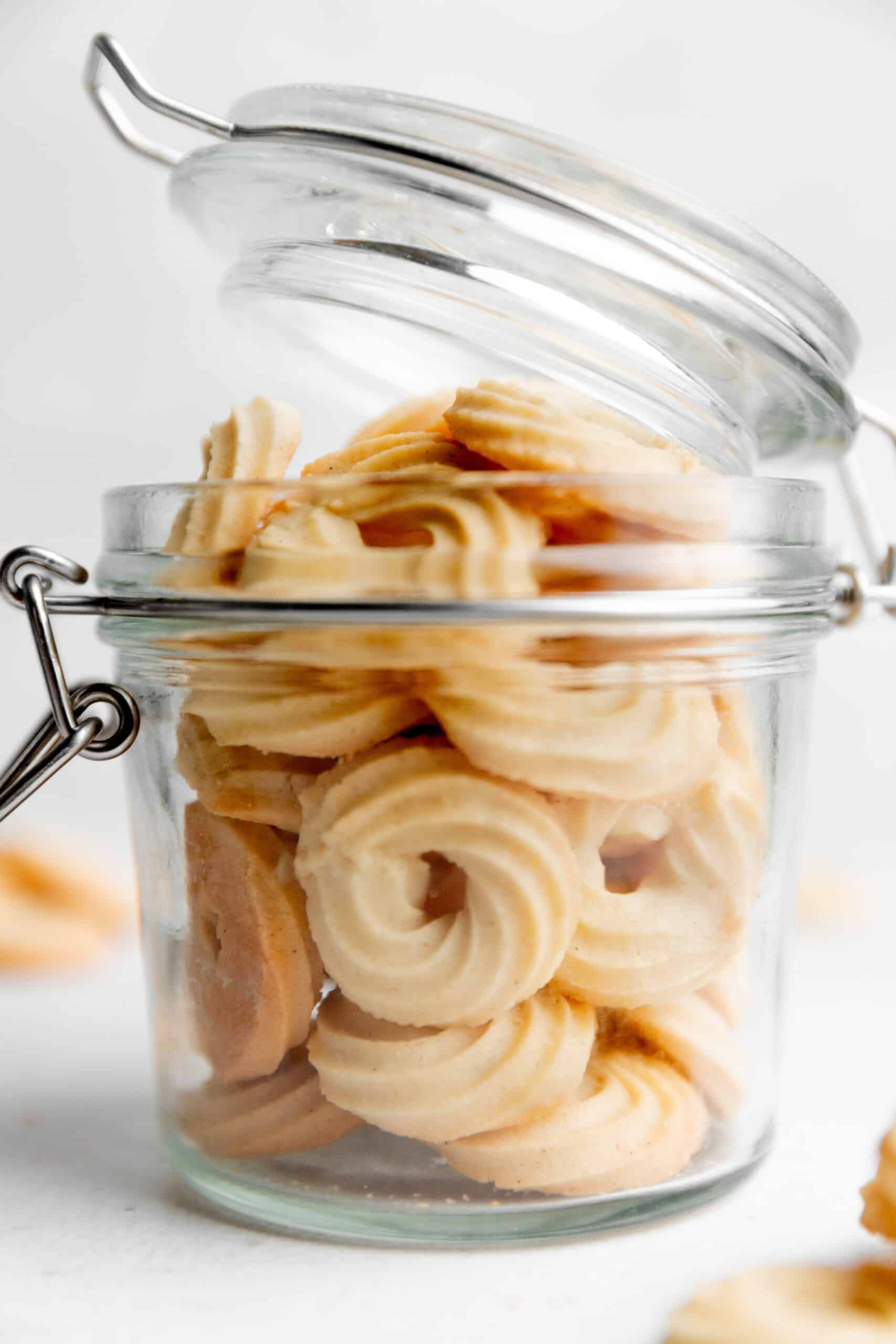 galletas de mantequilla con manga perfectas recien horneadas